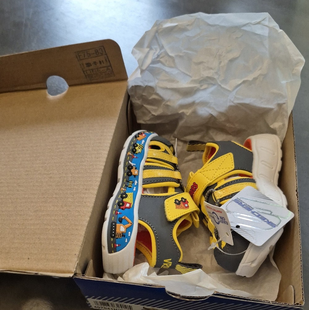 Skechers Kids Yellow and Black Sandals with Construction Theme Size 5 New In Box